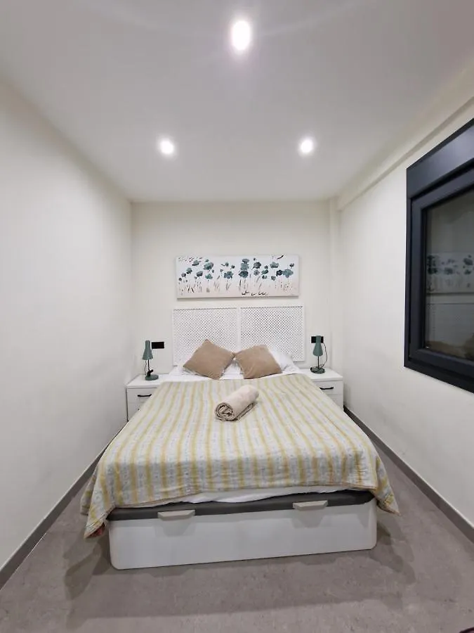 Private Room In The Center Of إِستيبونا